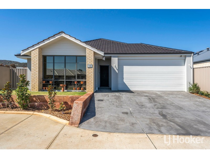 13 Dundatha Drive, Byford WA 6122