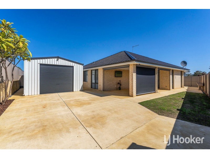 13 Dundatha Drive, Byford WA 6122