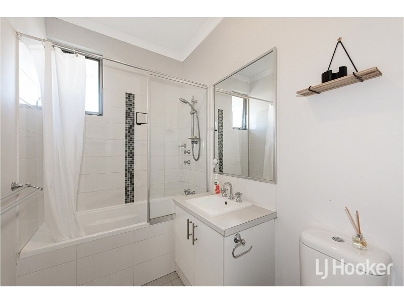 5/11 Debenham Street, Thornlie WA 6108