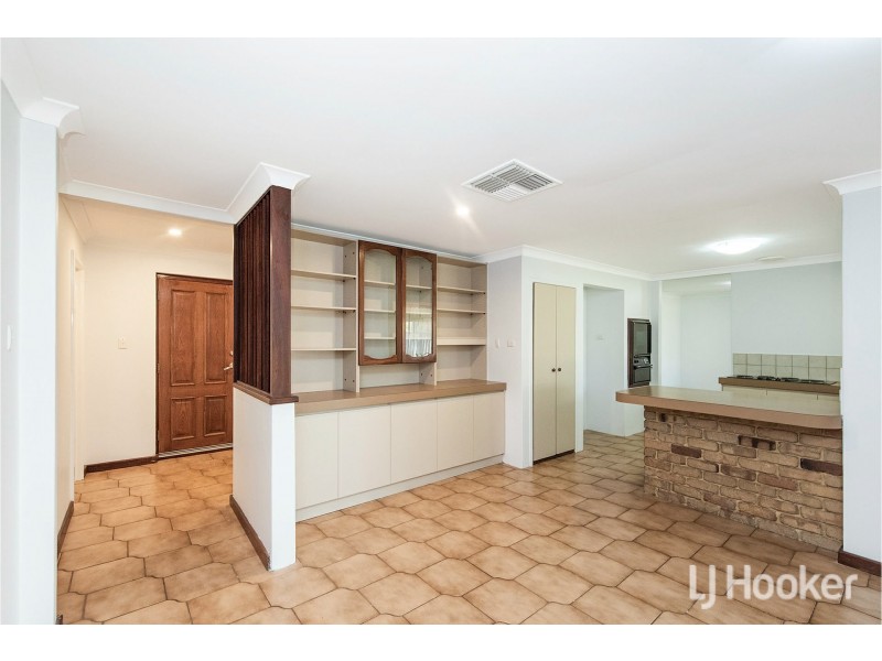 18 Shearwater Way, Gosnells WA 6110