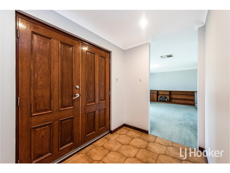 18 Shearwater Way, Gosnells WA 6110