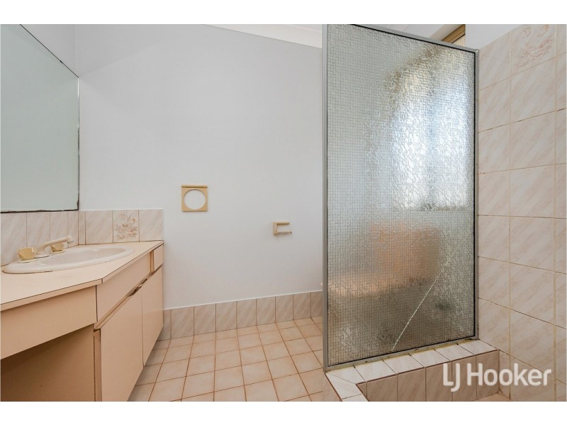 18 Shearwater Way, Gosnells WA 6110