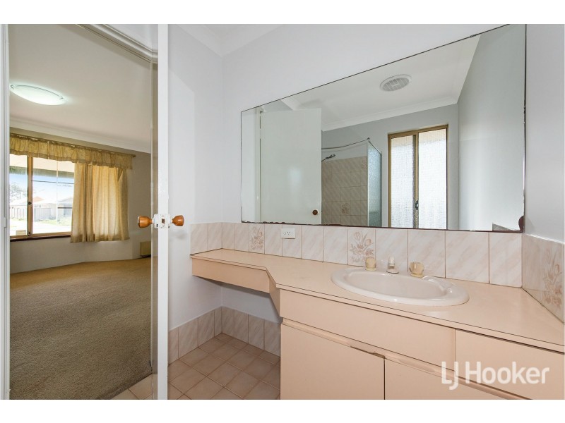 18 Shearwater Way, Gosnells WA 6110