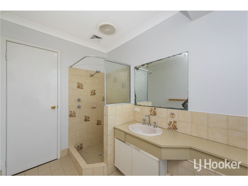 18 Shearwater Way, Gosnells WA 6110