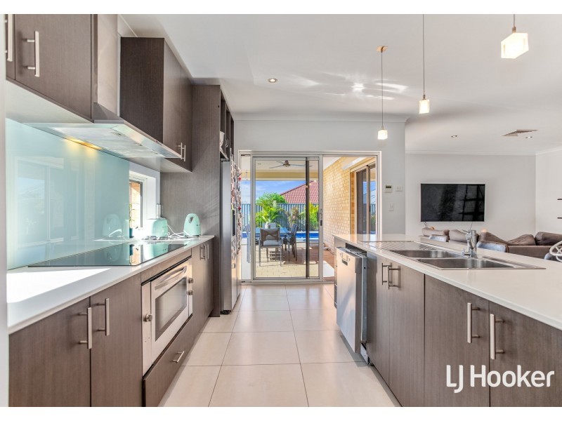 6 Chatham Way, Harrisdale WA 6112