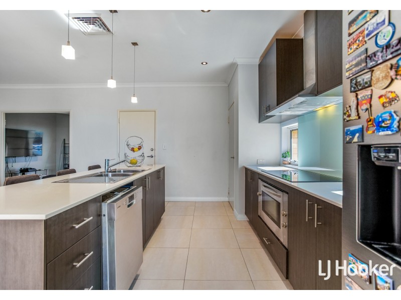 6 Chatham Way, Harrisdale WA 6112