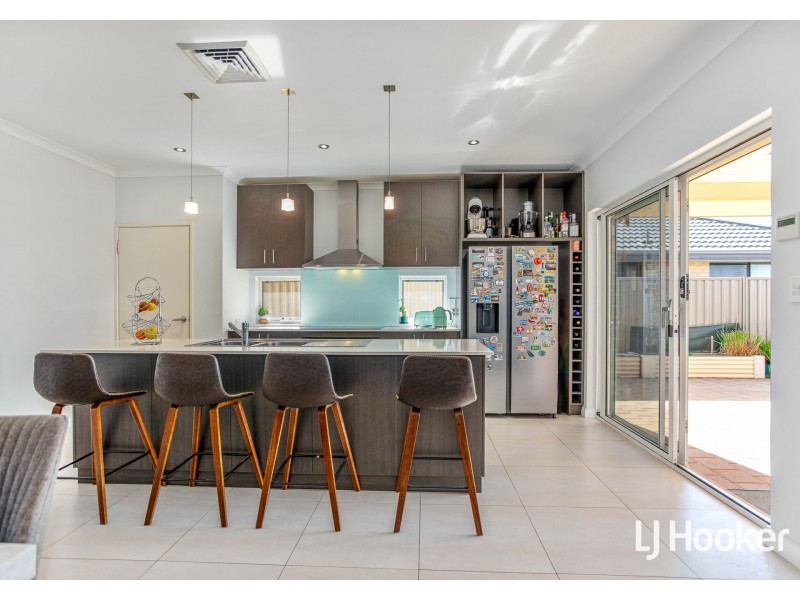 6 Chatham Way, Harrisdale WA 6112