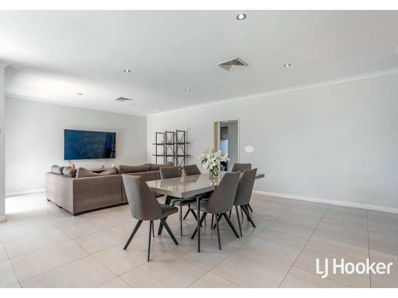 6 Chatham Way, Harrisdale WA 6112