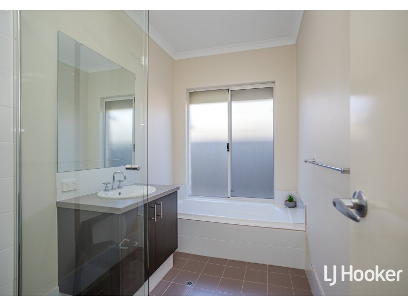 6 Chatham Way, Harrisdale WA 6112