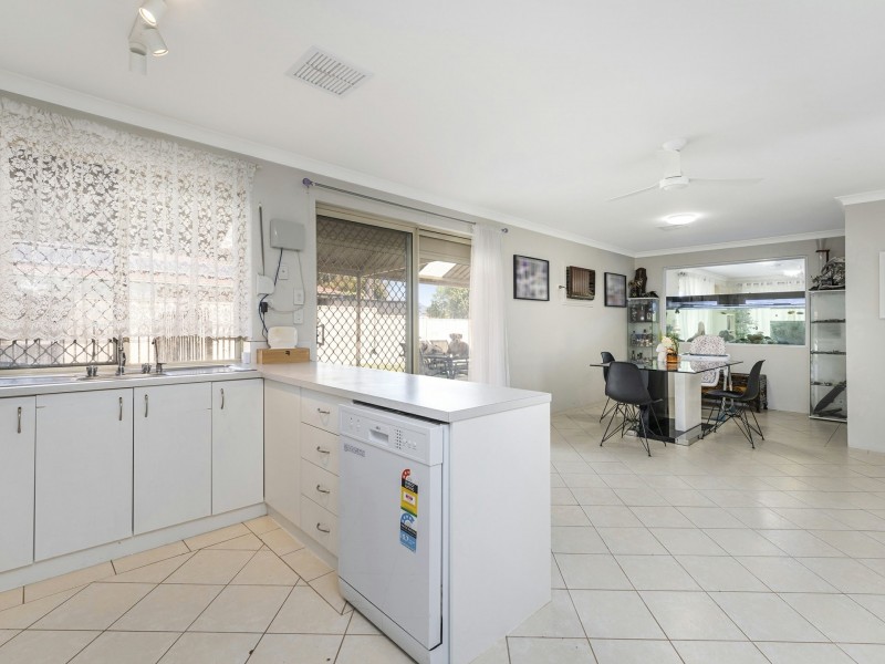 114 Lowanna Way, Armadale WA 6112