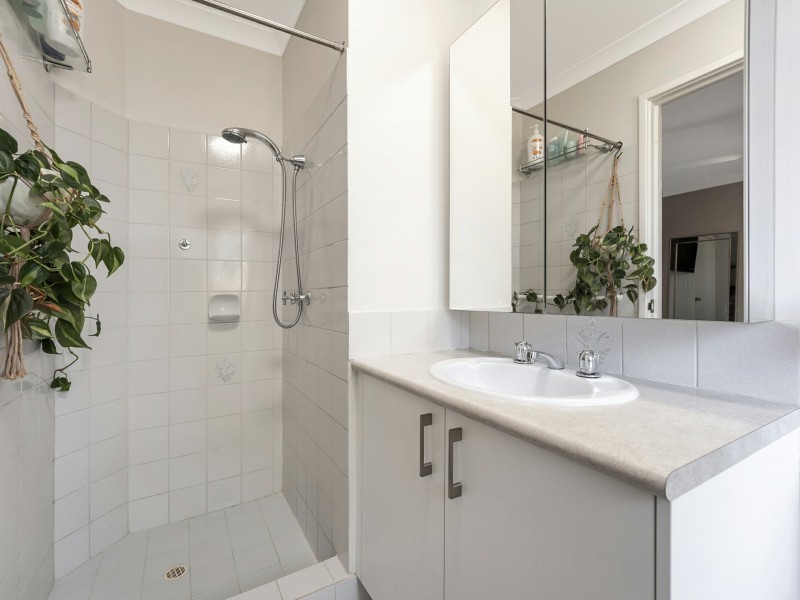 114 Lowanna Way, Armadale WA 6112