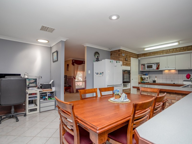 10 Empire Way, Thornlie WA 6108