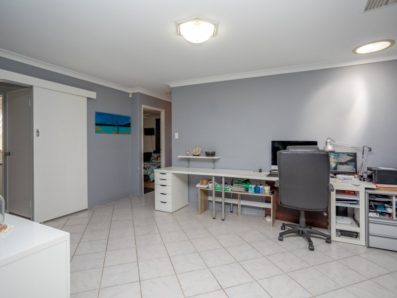 10 Empire Way, Thornlie WA 6108