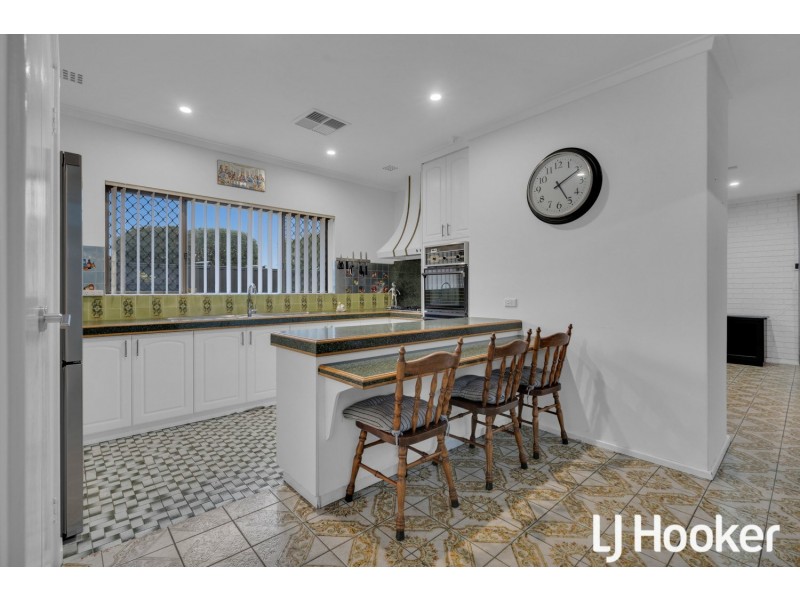 77 Thornlie Avenue, Thornlie WA 6108