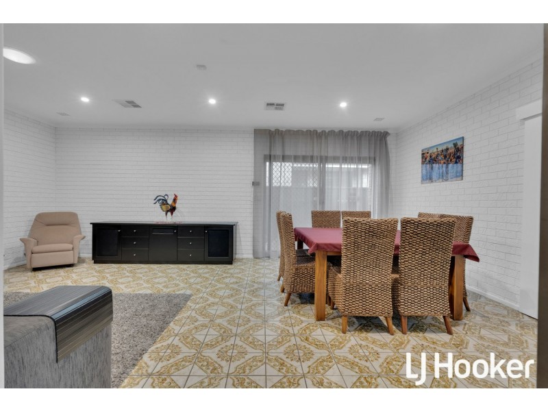 77 Thornlie Avenue, Thornlie WA 6108