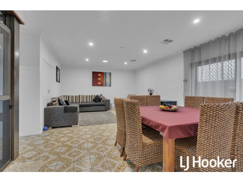 77 Thornlie Avenue, Thornlie WA 6108