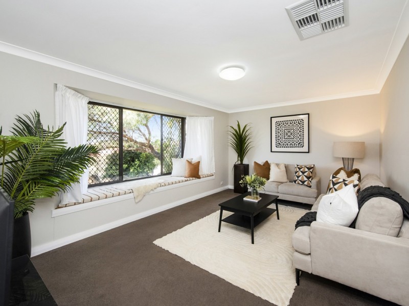 11 Bottlebrush Drive, Thornlie WA 6108