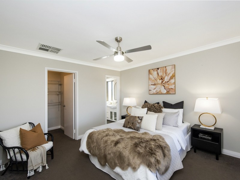 11 Bottlebrush Drive, Thornlie WA 6108