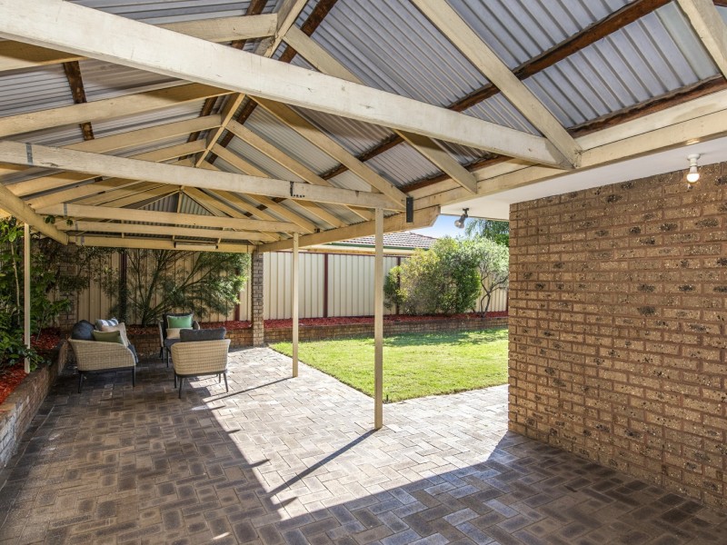 11 Bottlebrush Drive, Thornlie WA 6108