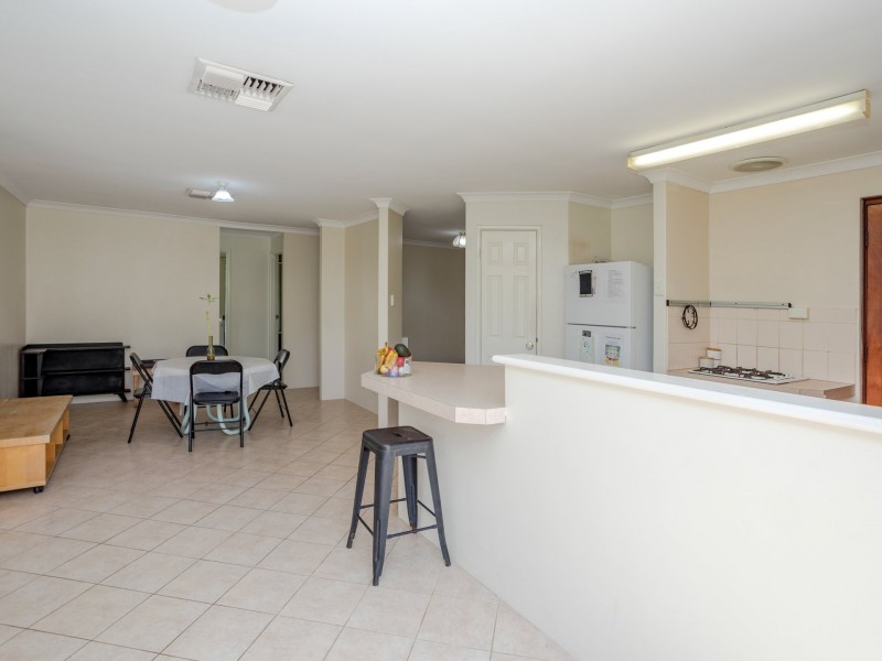 8 Oriole Way, Thornlie WA 6108