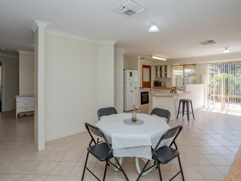 8 Oriole Way, Thornlie WA 6108