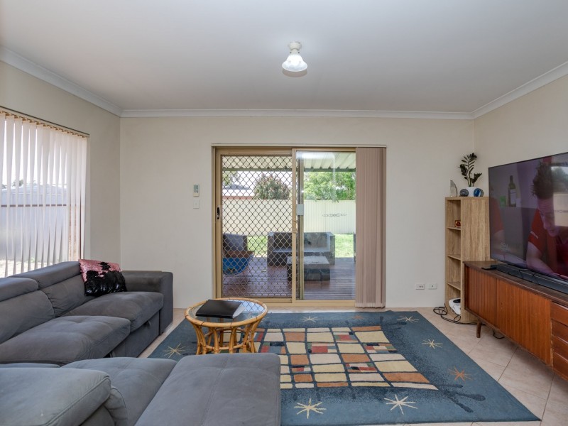 8 Oriole Way, Thornlie WA 6108