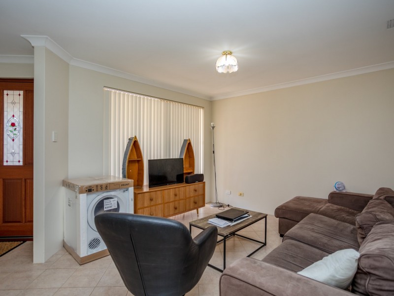 8 Oriole Way, Thornlie WA 6108