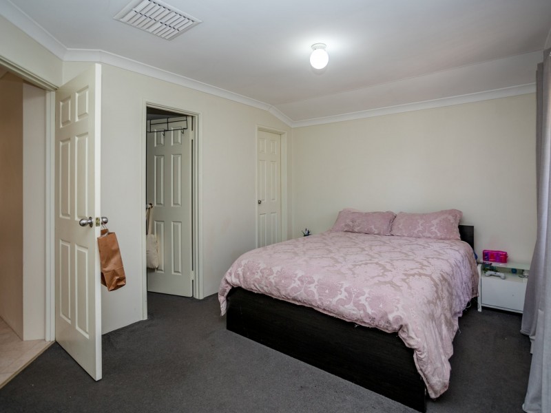 8 Oriole Way, Thornlie WA 6108