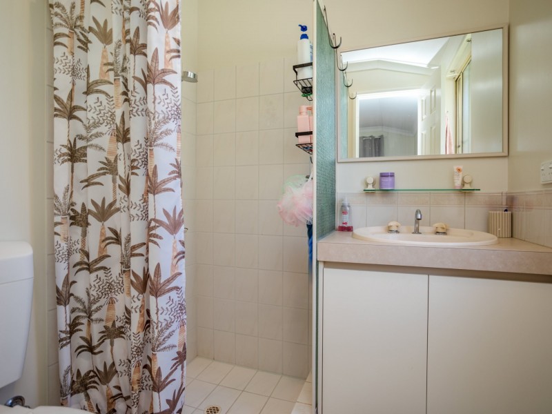 8 Oriole Way, Thornlie WA 6108