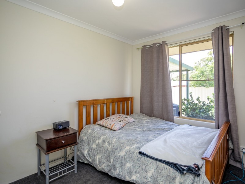 8 Oriole Way, Thornlie WA 6108