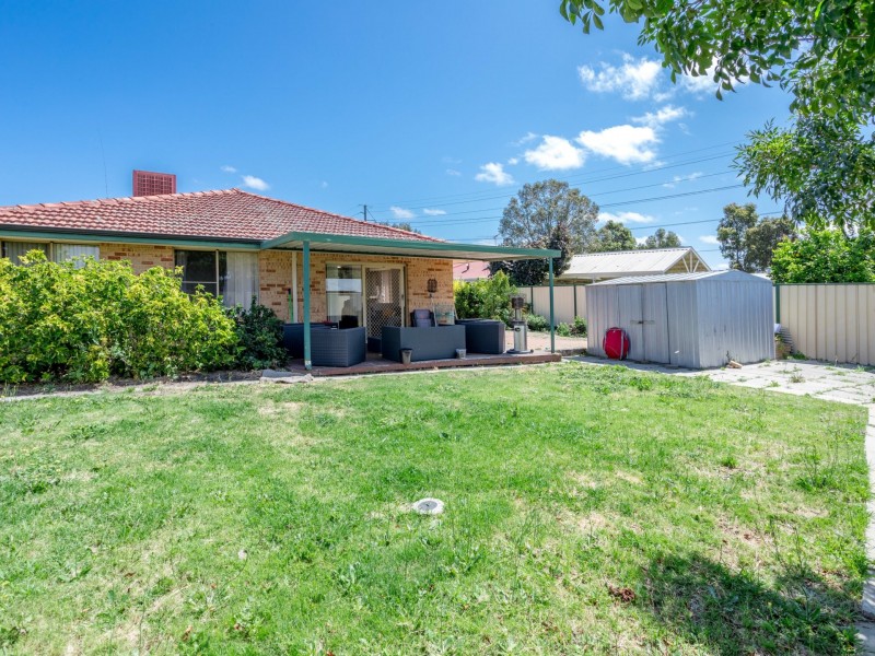 8 Oriole Way, Thornlie WA 6108