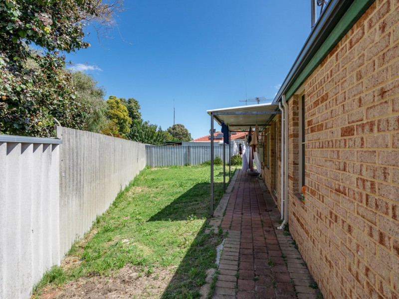8 Oriole Way, Thornlie WA 6108