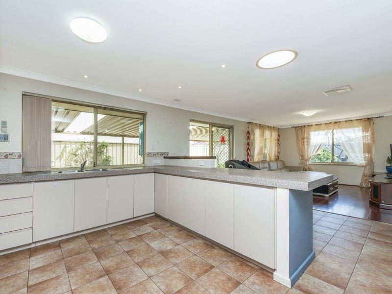 5 Sugarwood Drive, Thornlie WA 6108