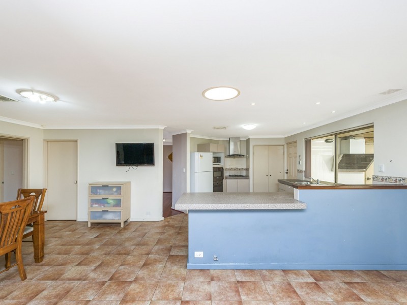 5 Sugarwood Drive, Thornlie WA 6108