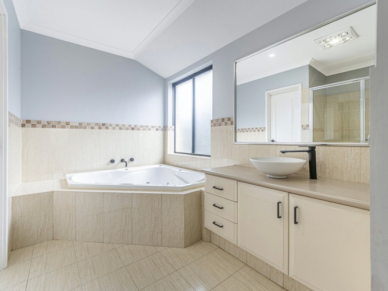 15 Stills Avenue, Harrisdale WA 6112