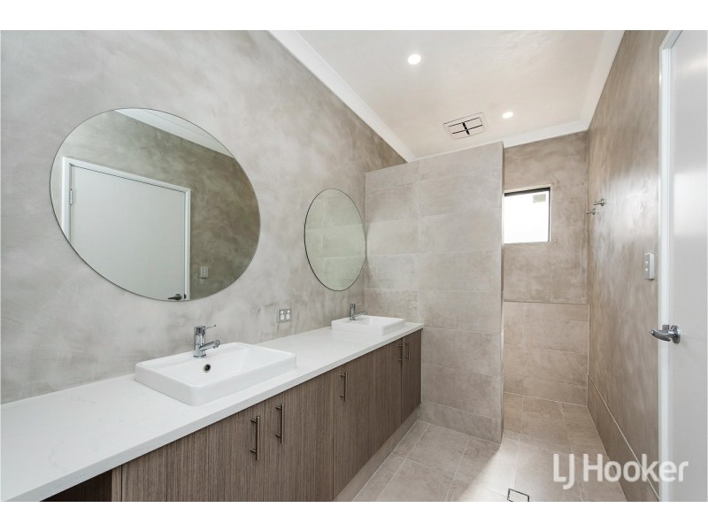 9 Calamocha Way, Piara Waters WA 6112