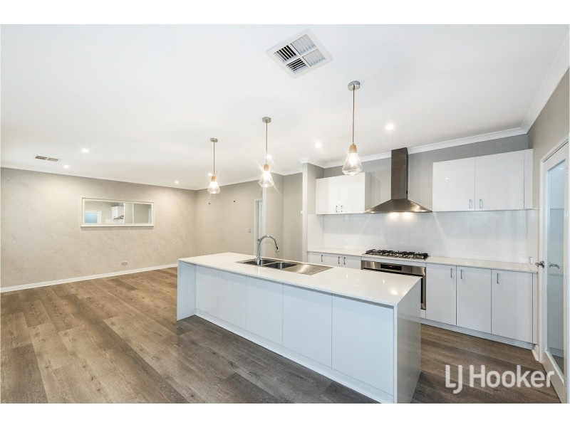 9 Calamocha Way, Piara Waters WA 6112