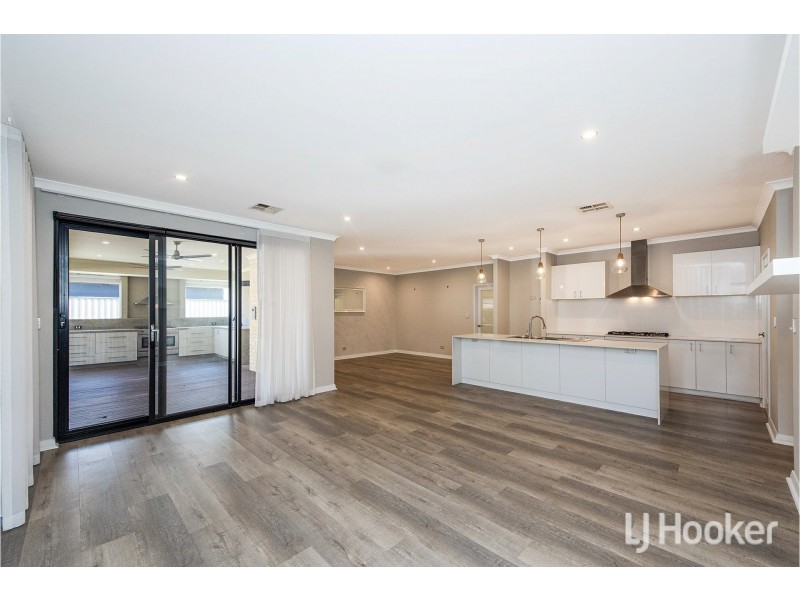 9 Calamocha Way, Piara Waters WA 6112