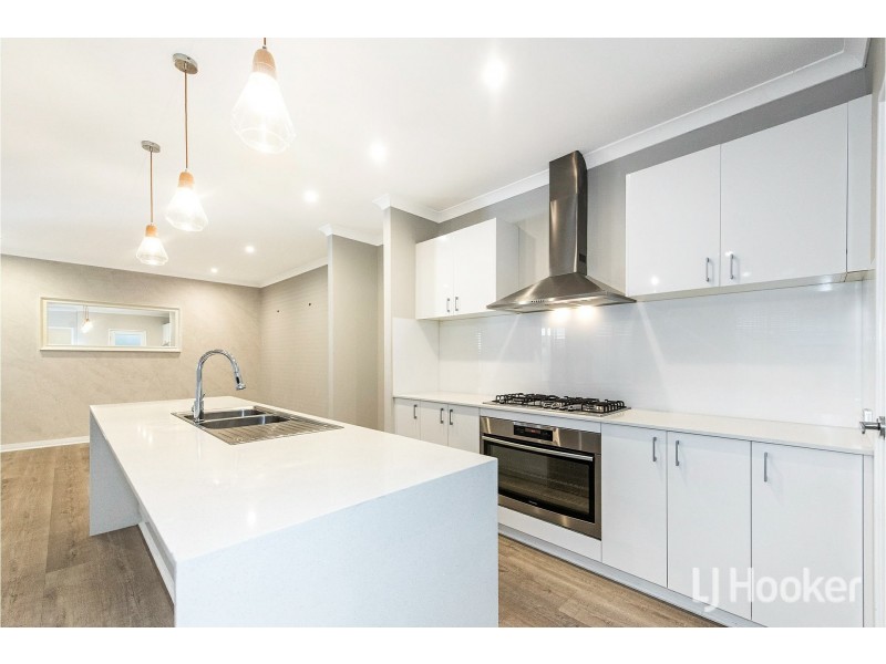 9 Calamocha Way, Piara Waters WA 6112