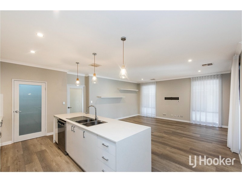 9 Calamocha Way, Piara Waters WA 6112