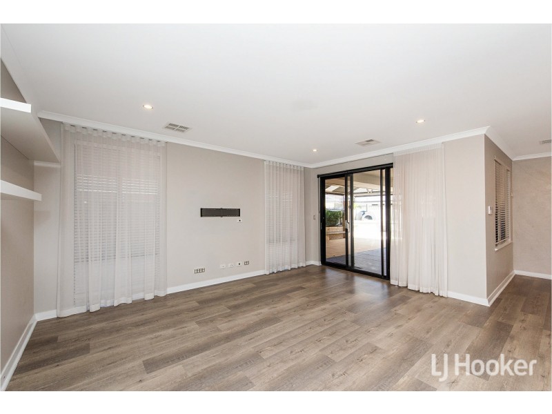 9 Calamocha Way, Piara Waters WA 6112