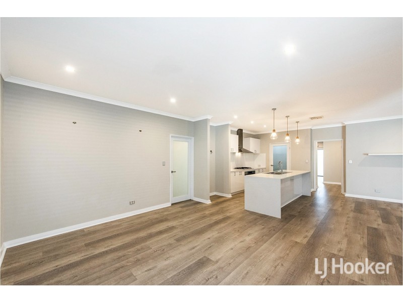 9 Calamocha Way, Piara Waters WA 6112