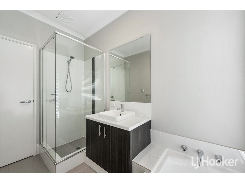 9 Calamocha Way, Piara Waters WA 6112