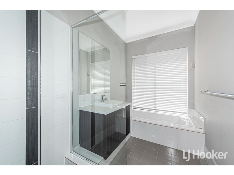 9 Calamocha Way, Piara Waters WA 6112