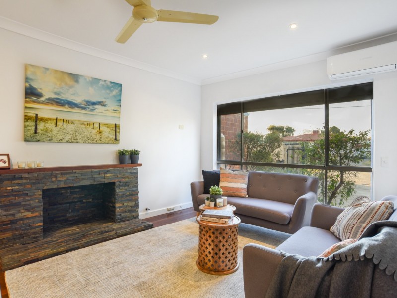 2 Earls Court, Thornlie WA 6108