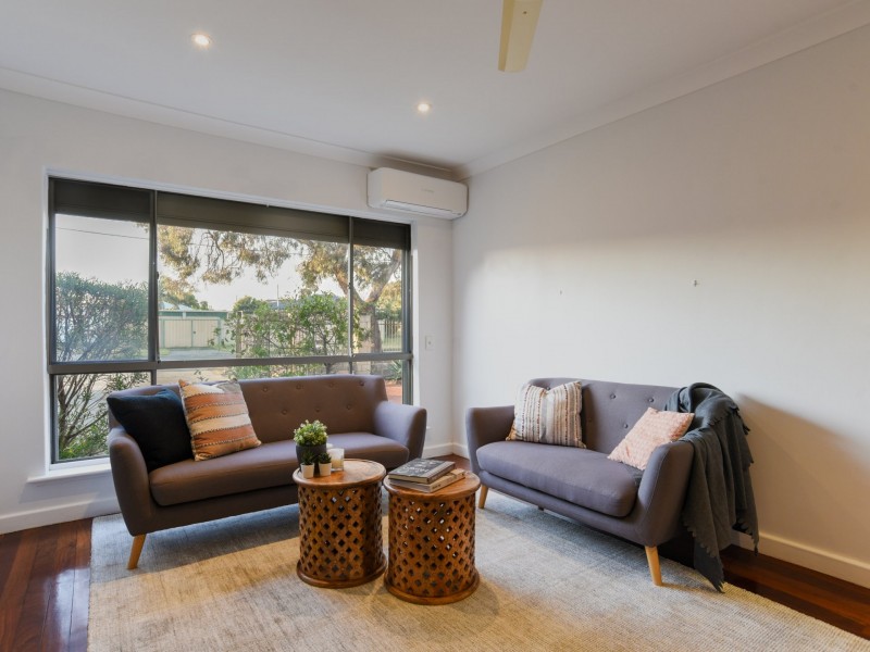 2 Earls Court, Thornlie WA 6108