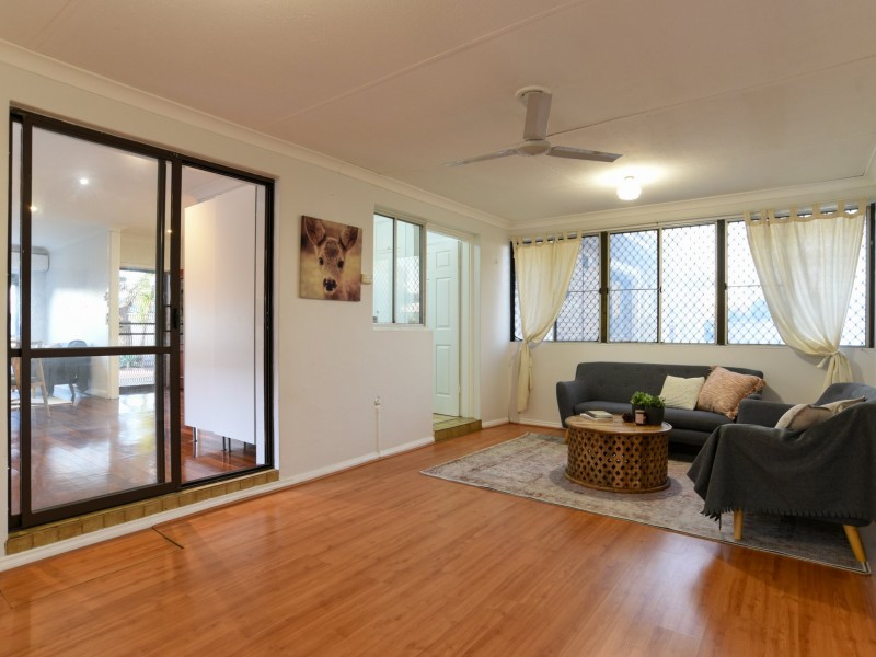 2 Earls Court, Thornlie WA 6108