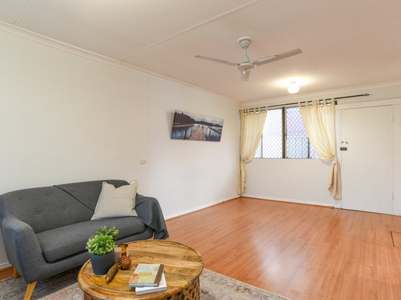 2 Earls Court, Thornlie WA 6108