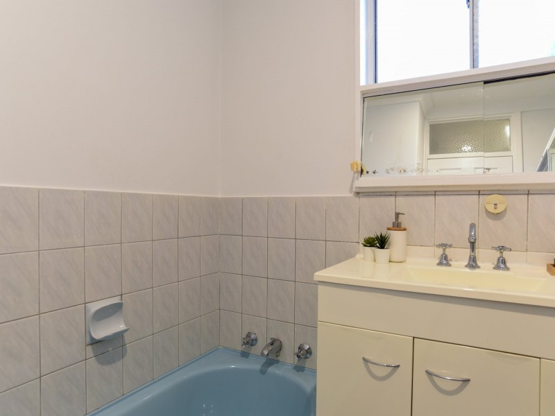 2 Earls Court, Thornlie WA 6108