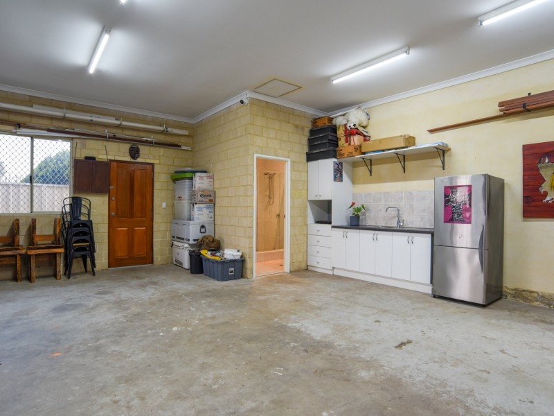 2 Earls Court, Thornlie WA 6108